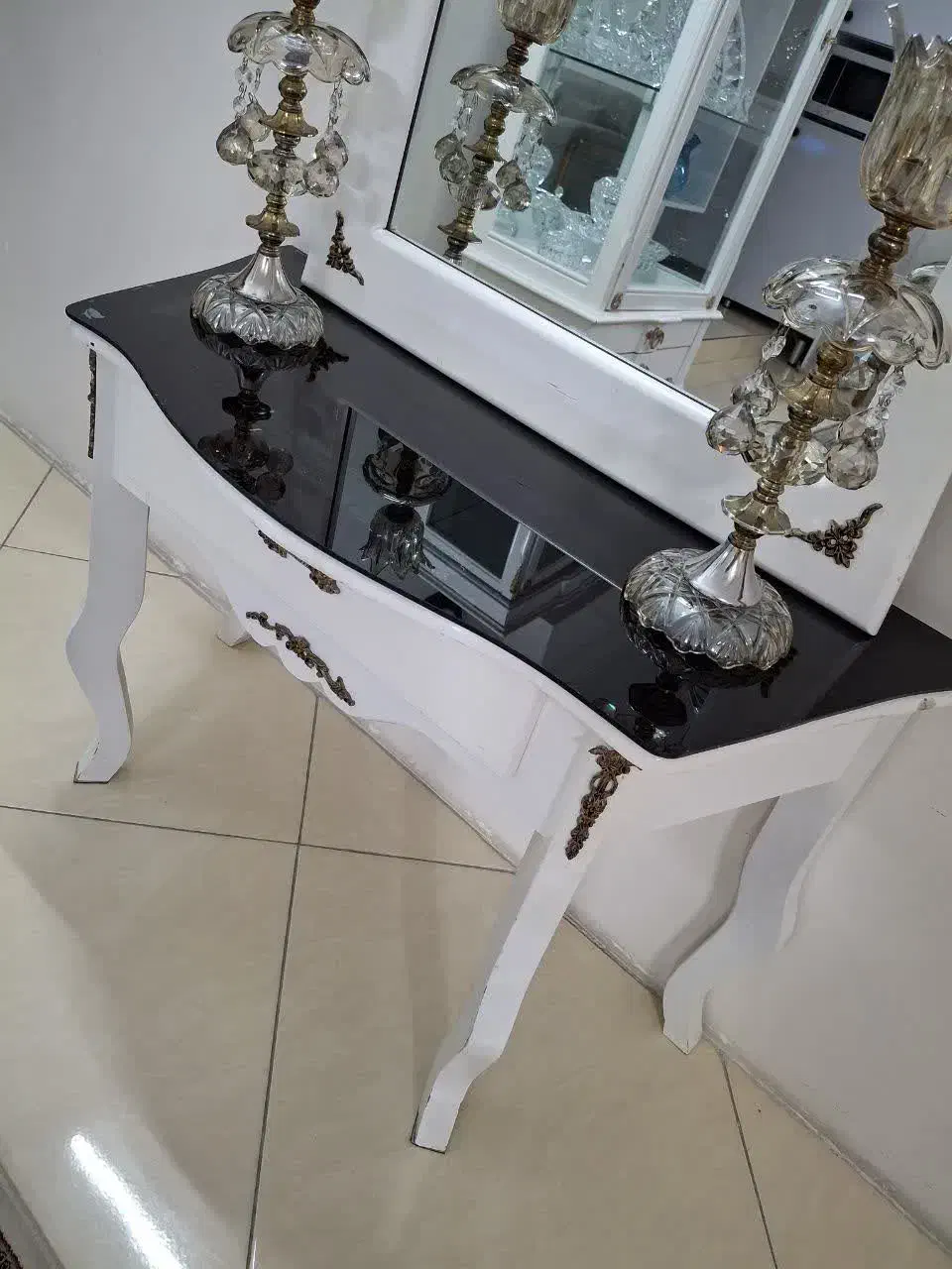 آیینه و میز و شمعدون.|مبلمان خانگی و میز عسلی|مشهد, فدک|دیوار