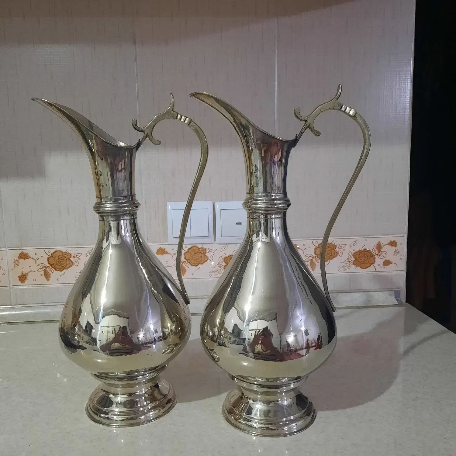 پارچ ورشو قدیمی|کلکسیون اشیاء عتیقه|مراغه, |دیوار