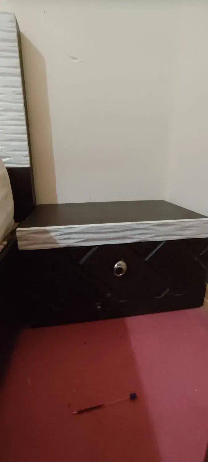 سرویس خواب دو نفره|تخت و سرویس خواب|صدرا-فارس, فاز ۱|دیوار