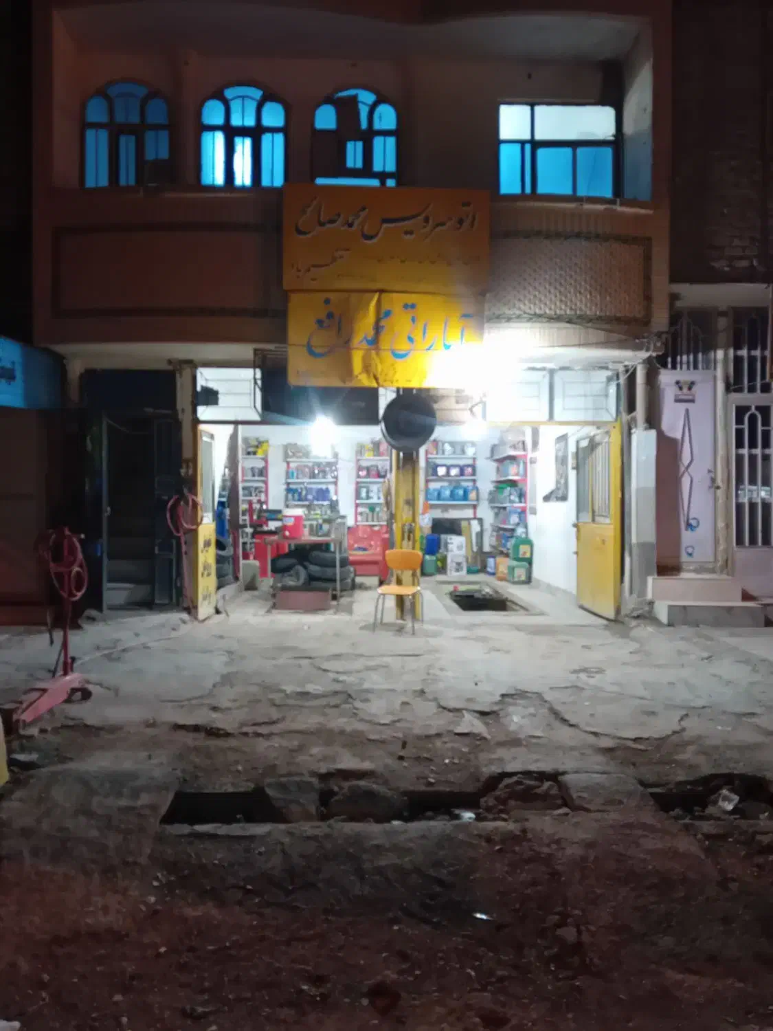 دو در مغازه تجاری و بالا طبقه دوم یک سرویس خانه|فروش آپارتمان|زهک, |دیوار