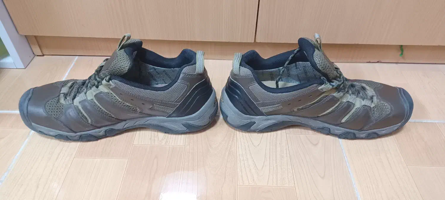 کفش استوک ۴۴.۵ و ۴۲.۵ برند KEEN و VICO|کیف، کفش، کمربند|شیراز, زرهی|دیوار