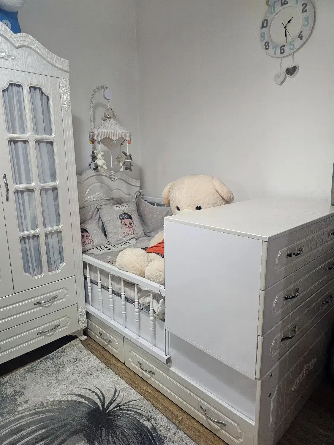 تخت و کمد کودک و نوجوان باتشک وروتختی و آویز تخت|تخت و صندلی بچه|نظرآباد, شهرک سید جمال الدین|دیوار