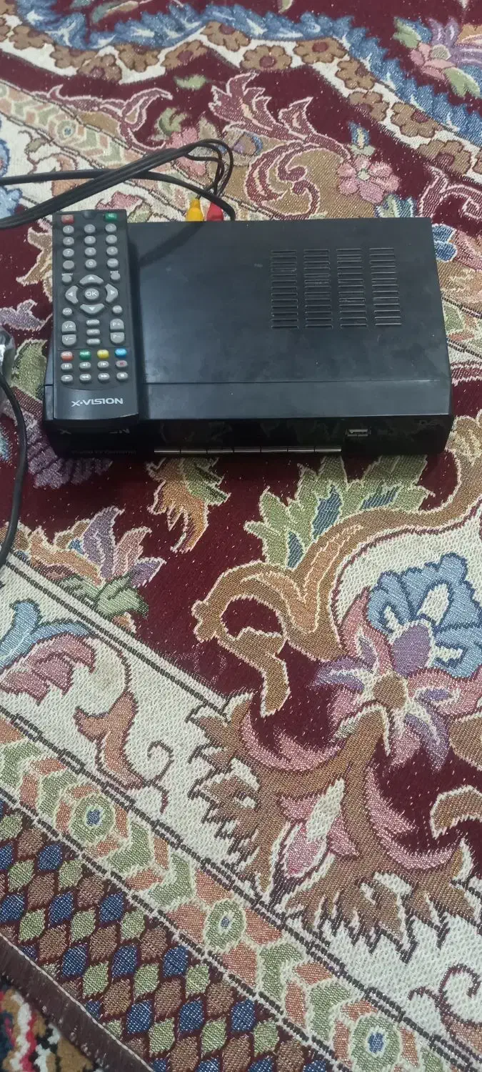 تلویزیون ۴۰ اینج ویک عدد دستگاه دیجیتال|تلویزیون و پروژکتور|لولمان, |دیوار