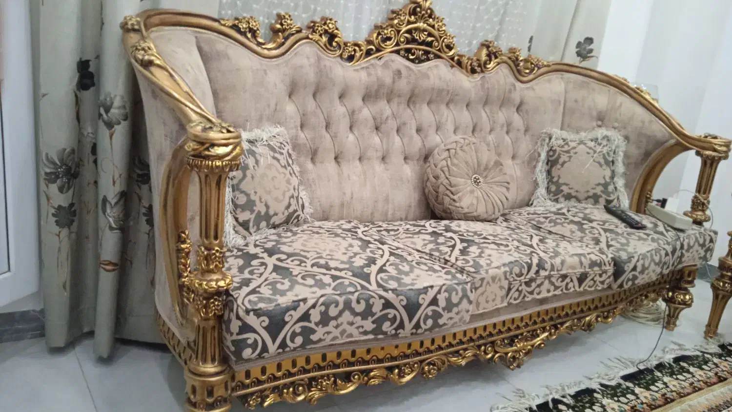 مبل سلتنطی در حد نو  ۹ نفره   همراه میز جلو مبل|مبلمان خانگی و میز عسلی|آستانه اشرفیه, |دیوار