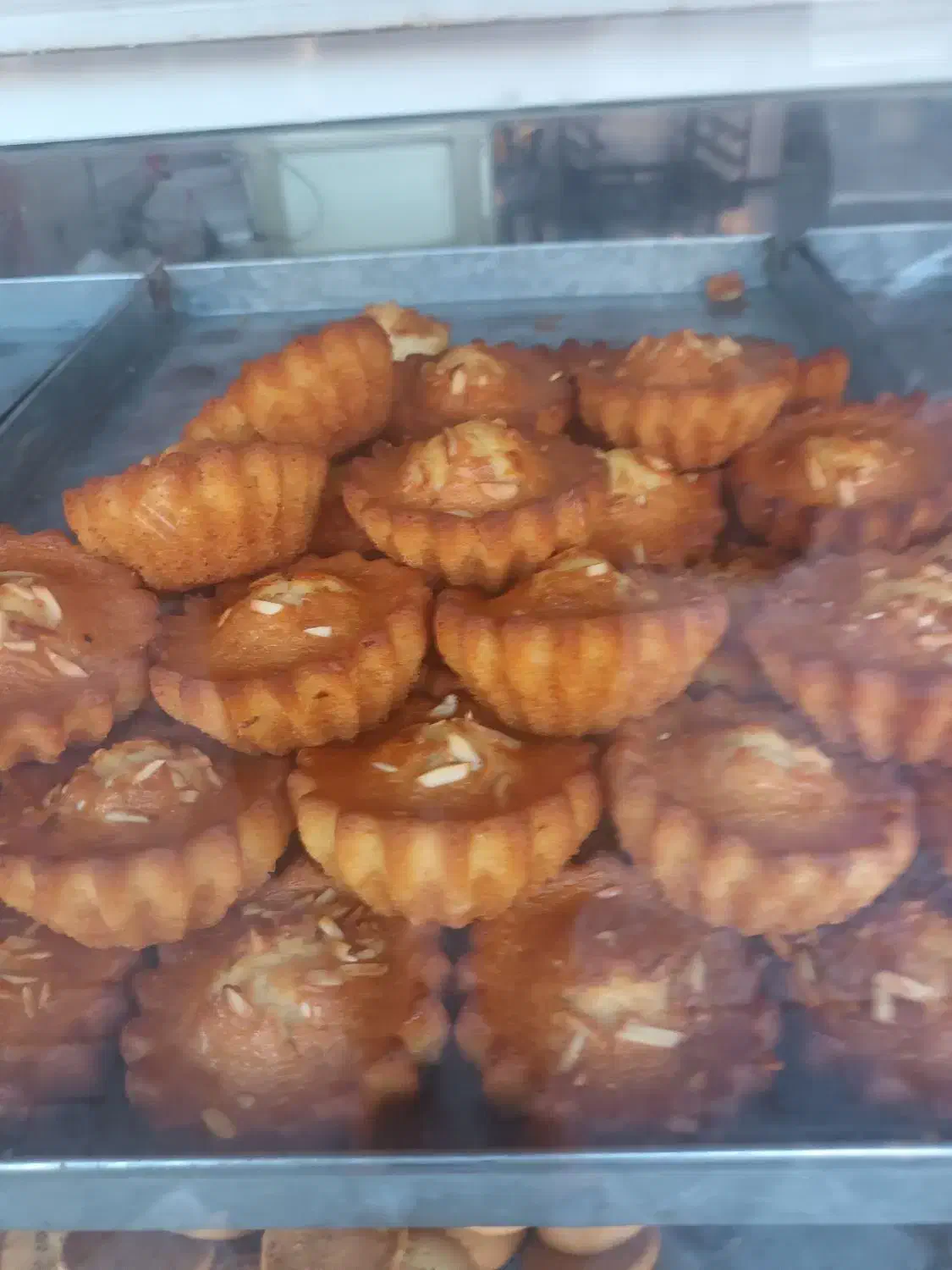 نیازمند یک خلیفه قنادی|استخدام خدمات فروشگاه و رستوران|یزد, |دیوار