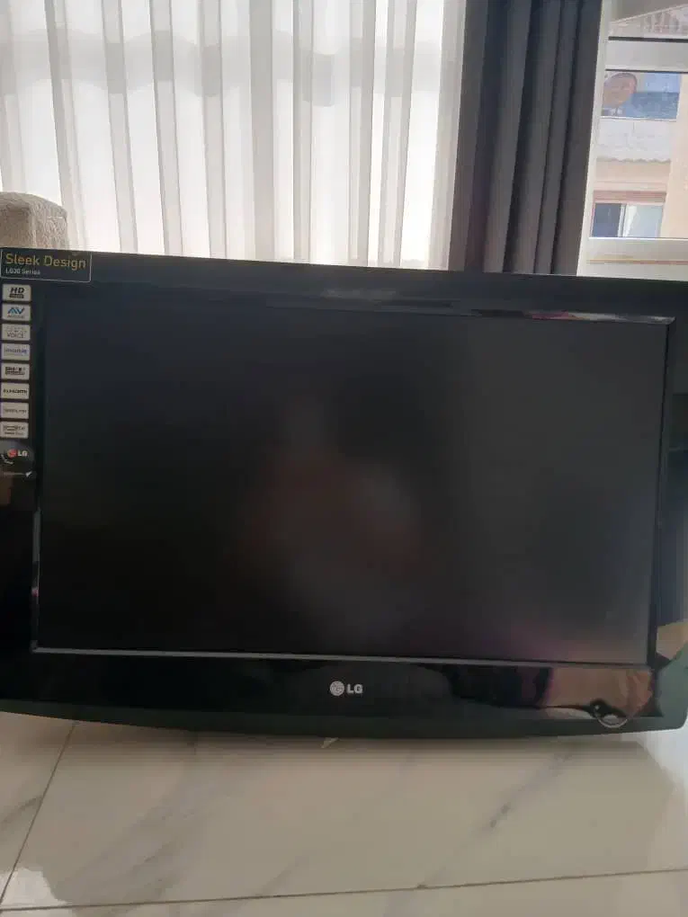 تلوزیون ال جی سالم و تمیز با زیر تلوزیون سالم|تلویزیون و پروژکتور|رشت, نیکمرام|دیوار