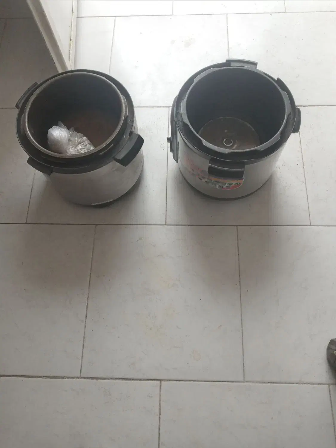 دوعدد دیگ زودپز  المنت سوخته  ودو عدد درب دیگ|ظروف پخت‌وپز|مهاجران, |دیوار