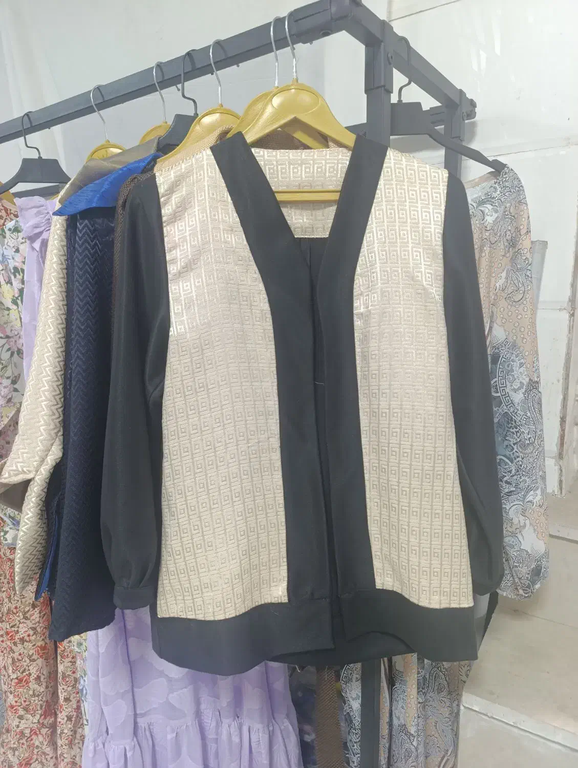 لباس زنانه|لباس|دهگلان, |دیوار