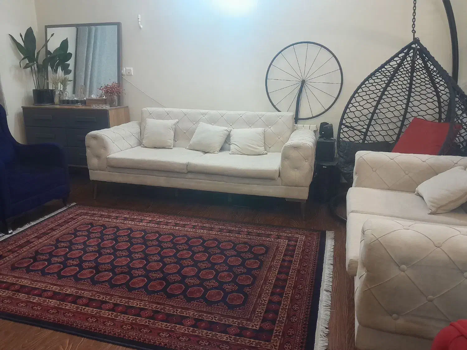 مبل هفت نفره کرم و سورمه ای|مبلمان خانگی و میز عسلی|قم, سالاریه|دیوار