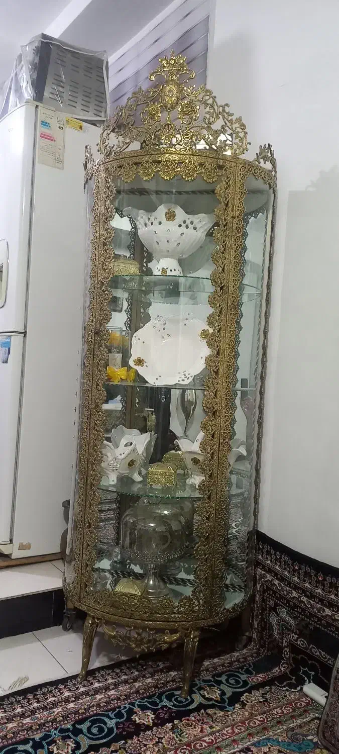 بوفه برنز اصل در حد نو بدون خط و خش|بوفه، ویترین، کنسول|شهریار, شهرک مصطفی خمینی|دیوار