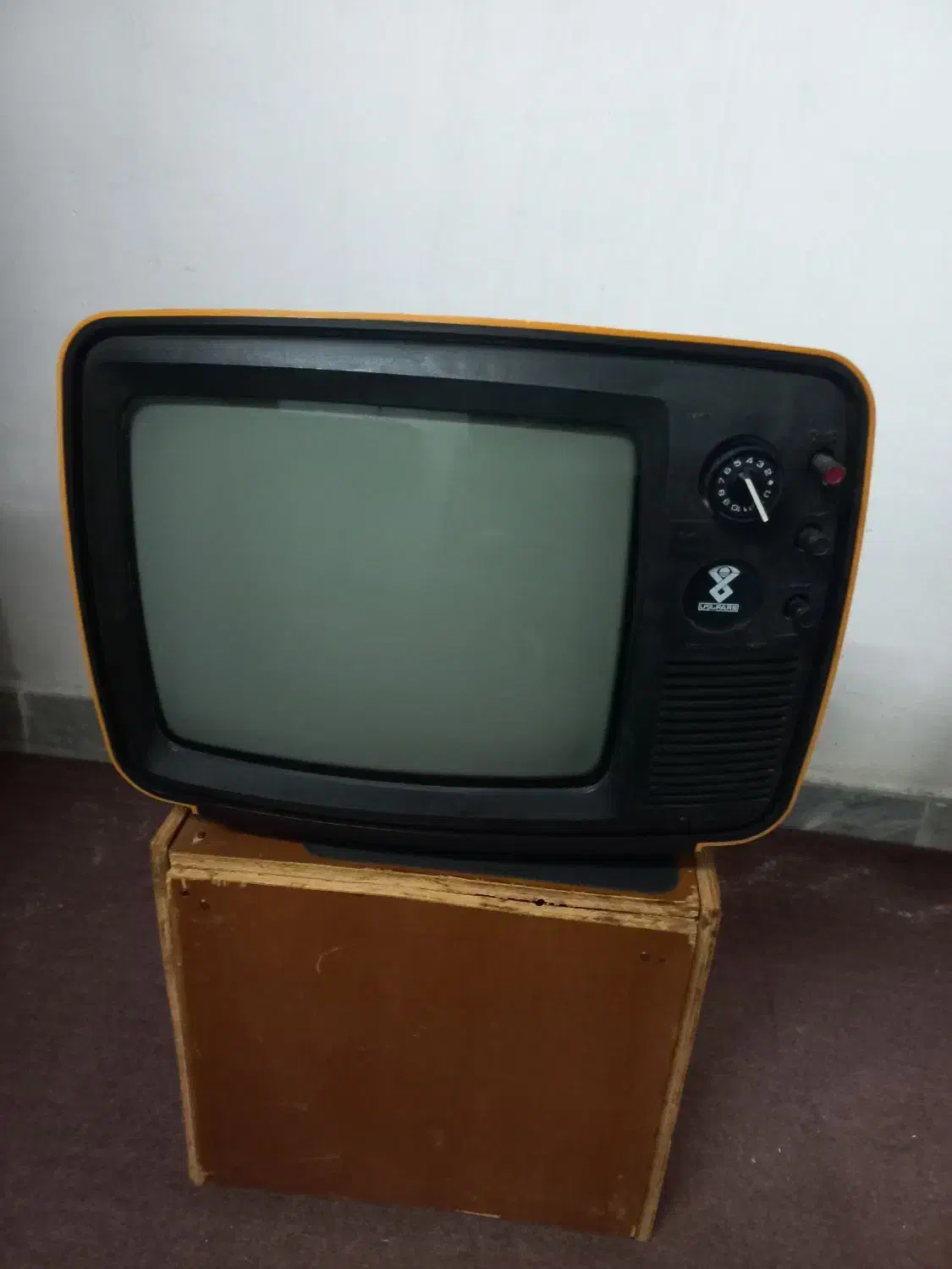 تلوزیون قدیمی سالم|تلویزیون و پروژکتور|رشت, یخسازی|دیوار