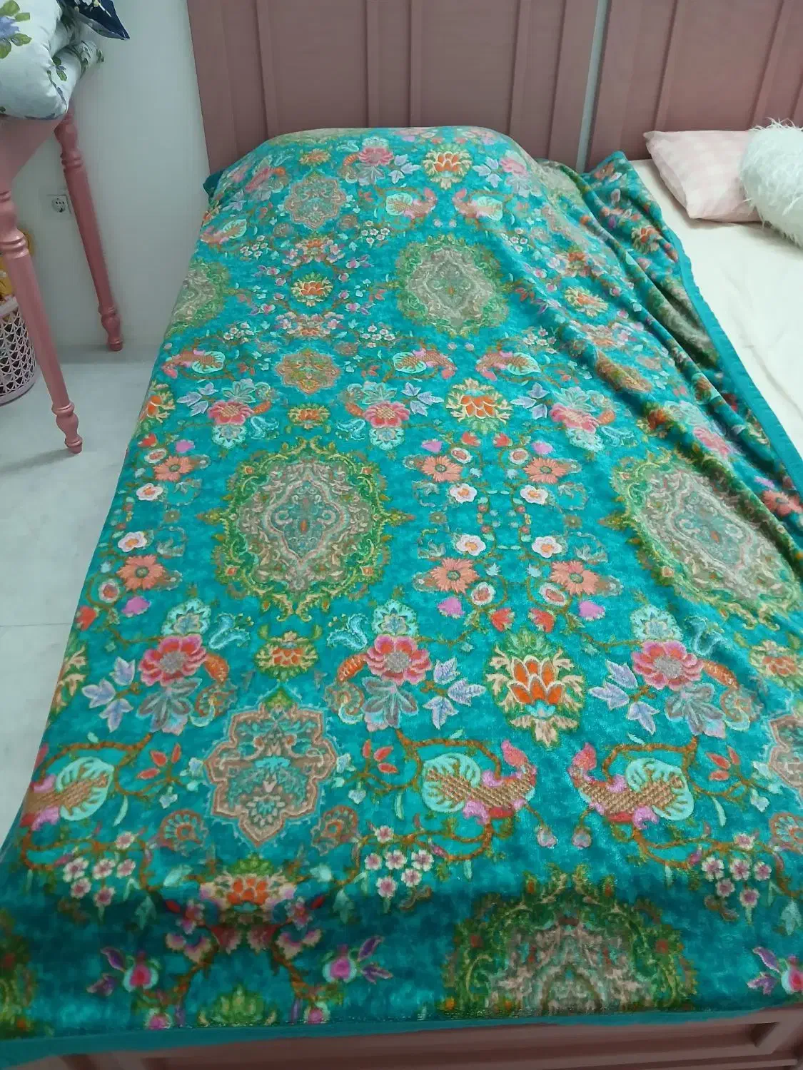 عروسک|اسباببازی|قم, بنیاد|دیوار