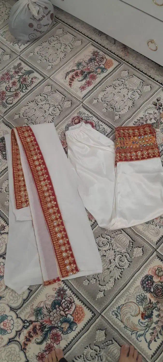 لباس محلی|لباس|مشهد, شهید آوینی|دیوار