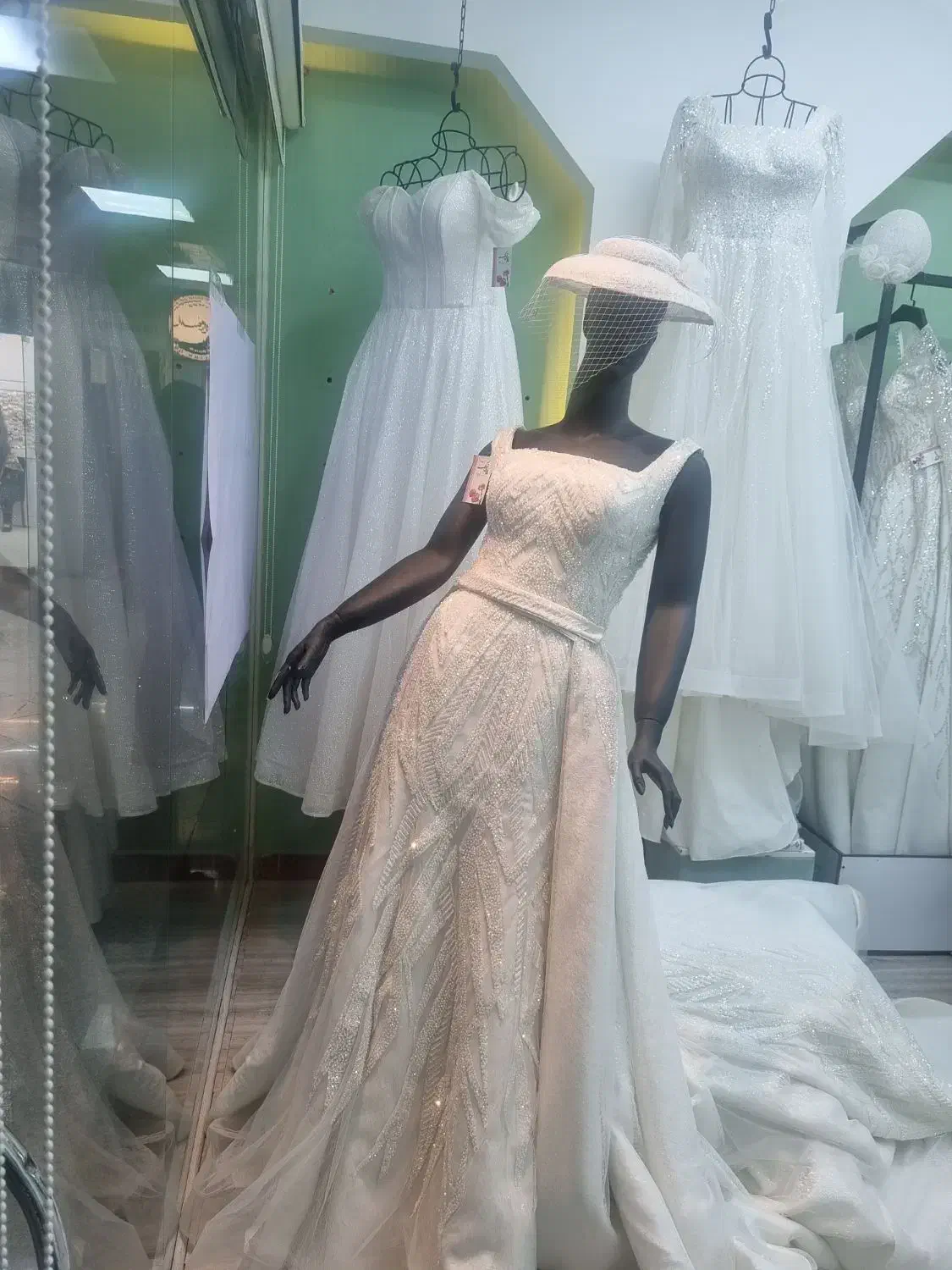 لباس عروس|لباس|چالوس, |دیوار