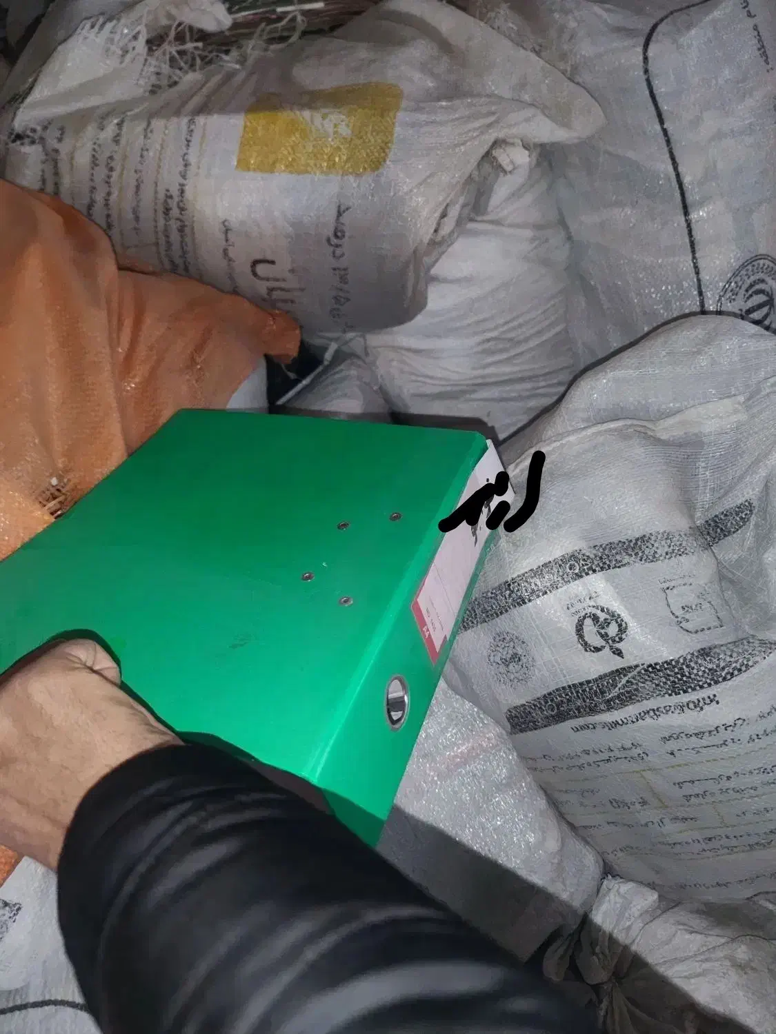 فروش تناژ ضایعات کاغذ باطله|عمده‌فروشی|مشهد, عنصری|دیوار