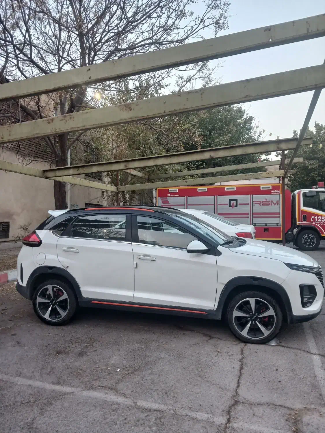 ایکس۳۳ کراس،اتومات،مدل ۱۴۰۳،سفید سقف مشکی|خودرو سواری و وانت|تهران, مقدم|دیوار