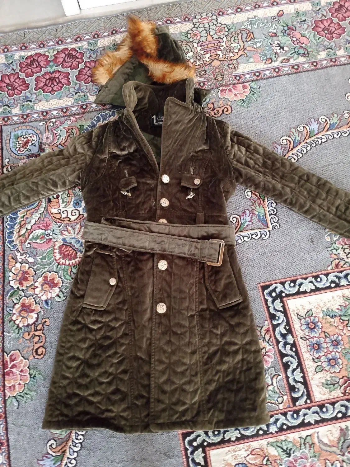 پالتو زنانه در حد نو و تمیز|لباس|سبزوار, میدان بار|دیوار