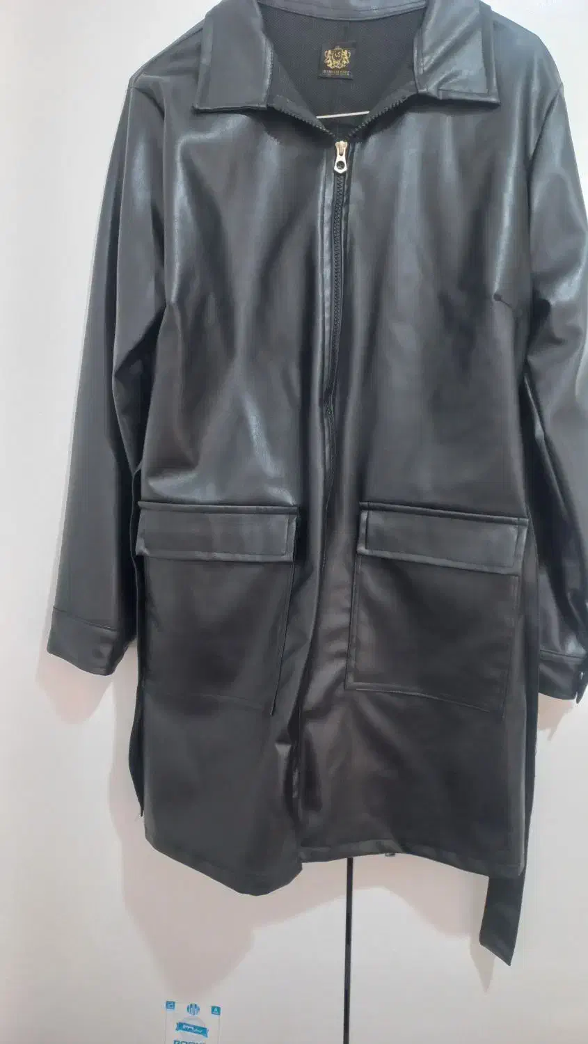 مانتو چرم|لباس|رشت, باهنر|دیوار