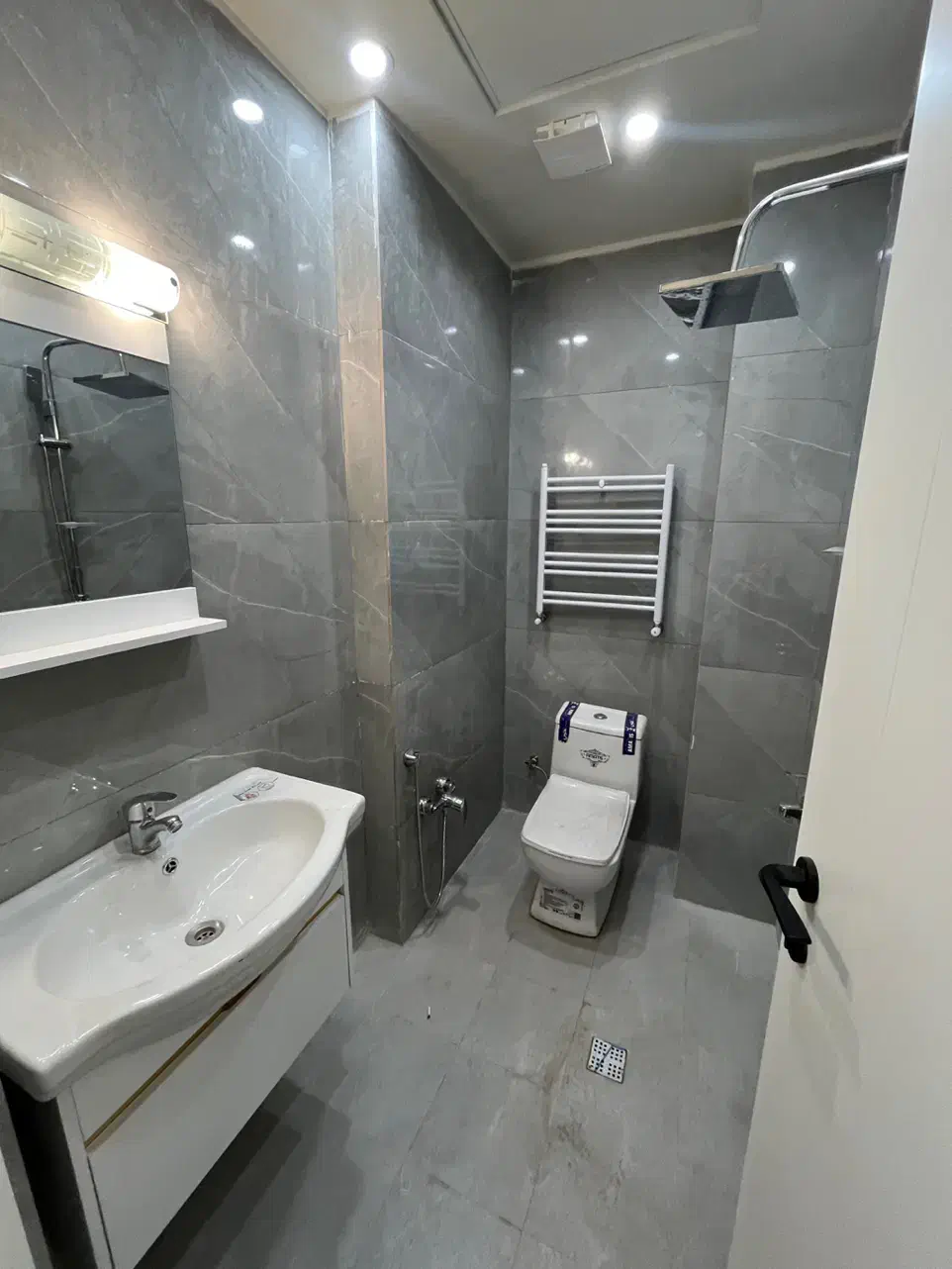 اجاره آپارتمان ۶۹متر دربرج با امکانات هتلینگ(پونک)