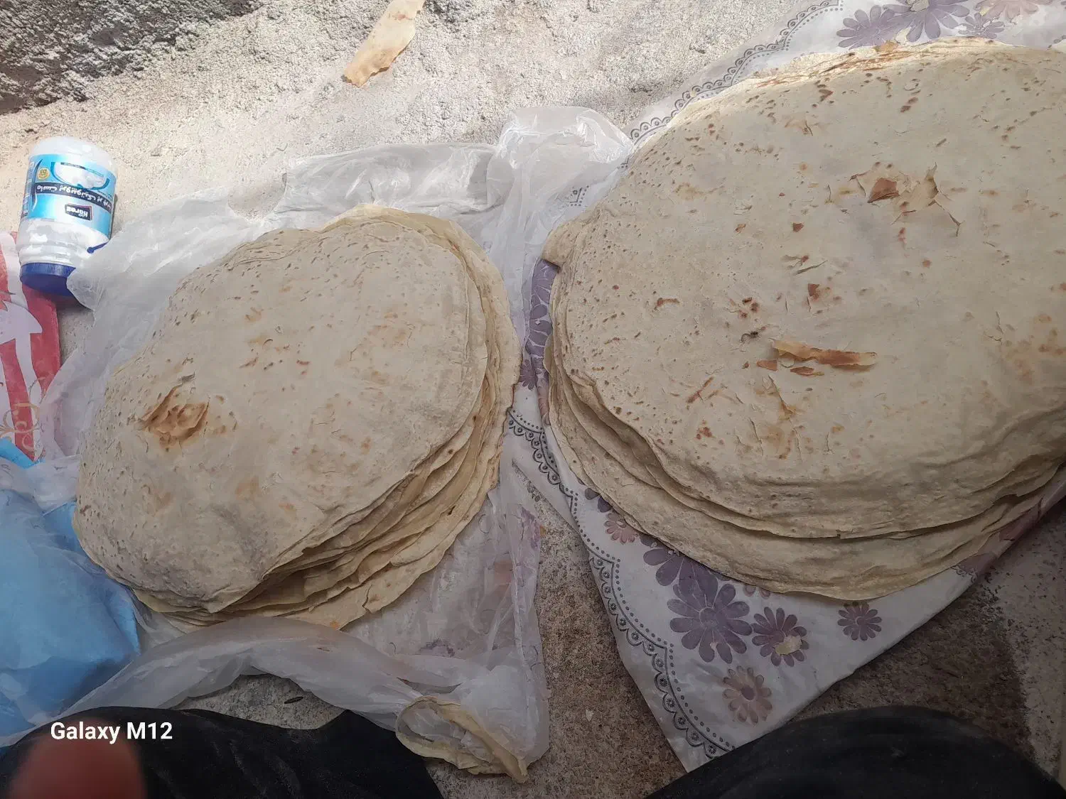 نون محلی گرده زرد و نون سنگک|خوردنی و آشامیدنی|لردگان, |دیوار