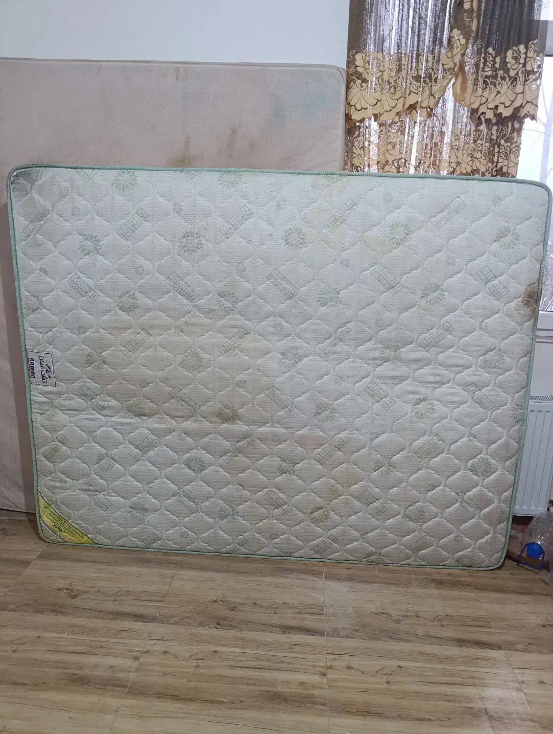 تشک دونفره|تشک تختخواب|لاهیجان, لیل|دیوار