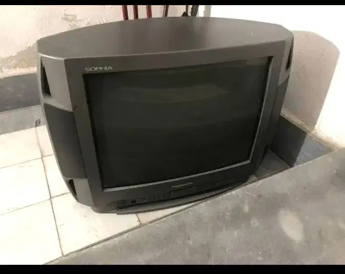 تلویزیون کاملا سالمه|تلویزیون و پروژکتور|اردبیل, |دیوار