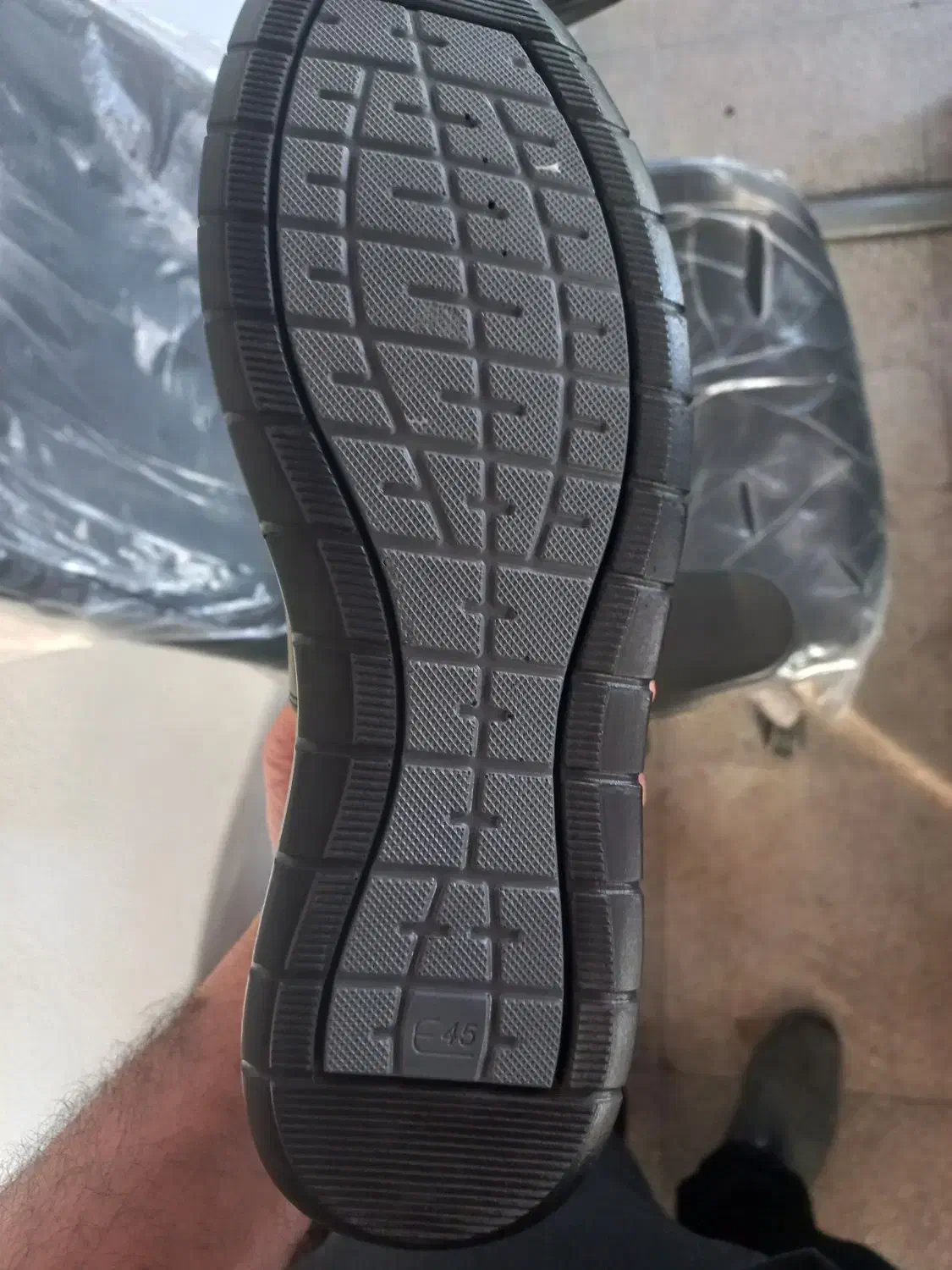 کفش چرم|کیف، کفش، کمربند|رشت, دیانتی|دیوار