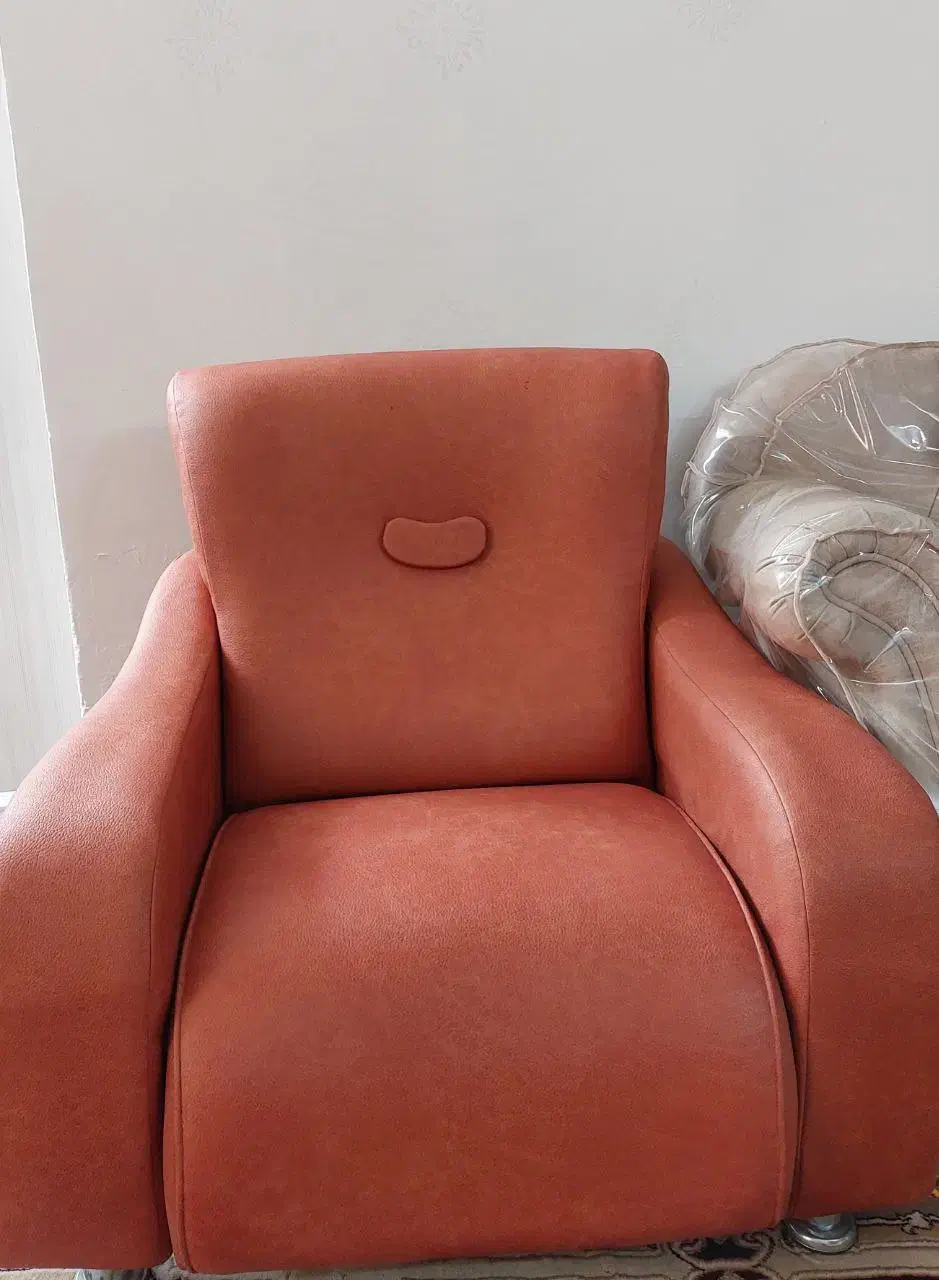 مبل راحتی تمیز ۵ نفره|مبلمان خانگی و میز عسلی|نیشابور, هفده شهریور|دیوار