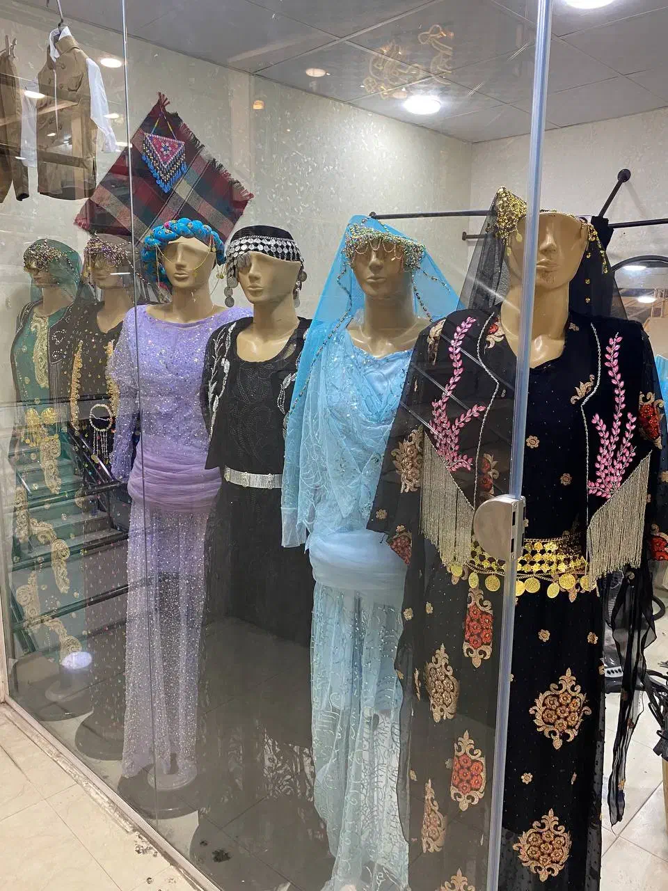 کردی اجاره ای|لباس|خرمآباد, |دیوار