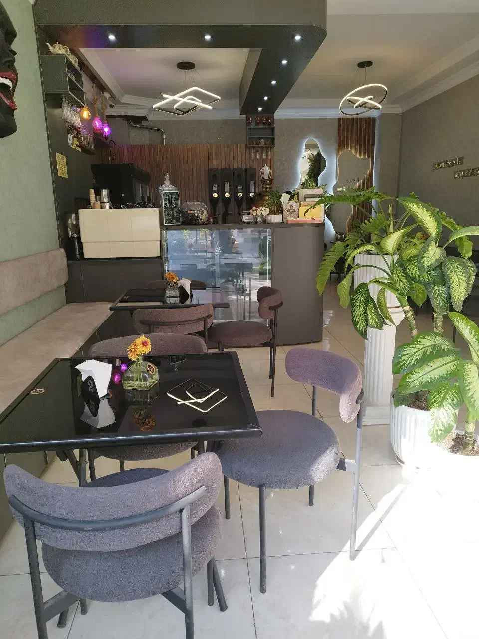 پرسنل خانم جهت کار در کافه|استخدام خدمات فروشگاه و رستوران|هشتگرد, شهرک بعثت|دیوار