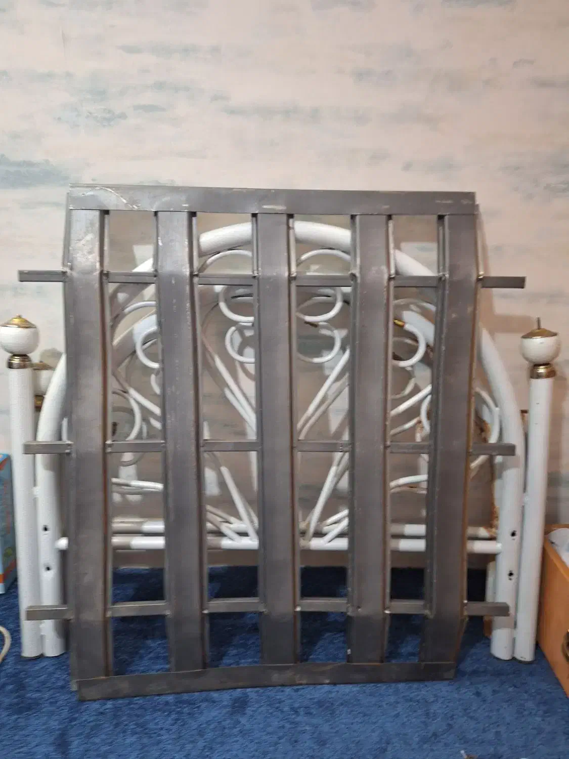 تخت خواب یک نفره فرفوژه فلزی|تخت و سرویس خواب|شیراز, ارم|دیوار