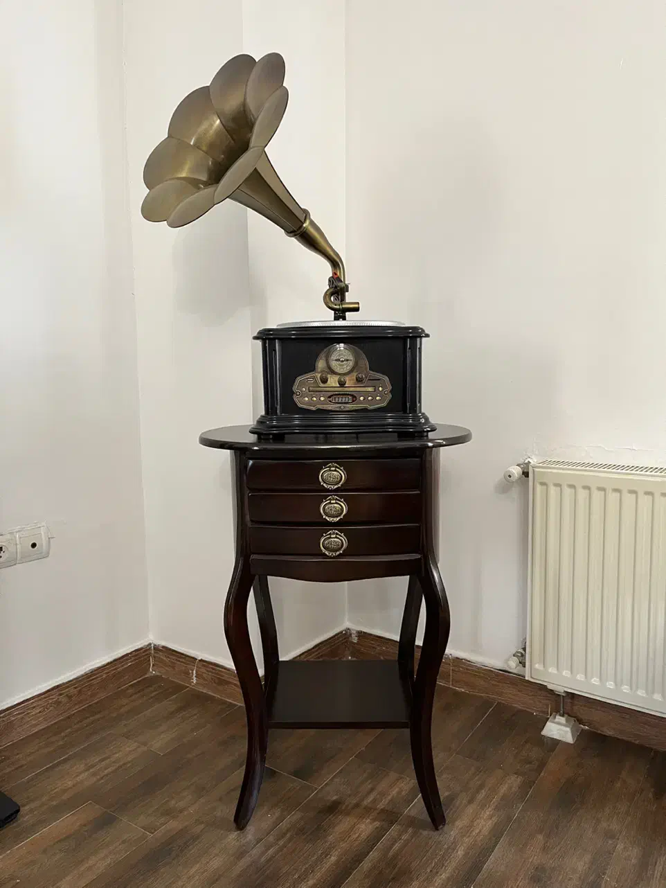 گرامافون انتیک|کلکسیون اشیاء عتیقه|تنکابن, |دیوار