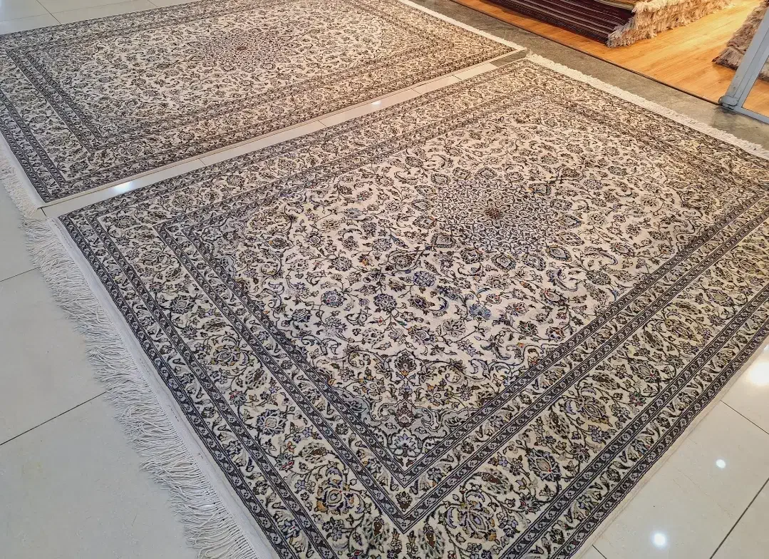 جفت فرش ۹متری دستباف زمینه سفید کاشان|فرش|تهران, اکباتان|دیوار