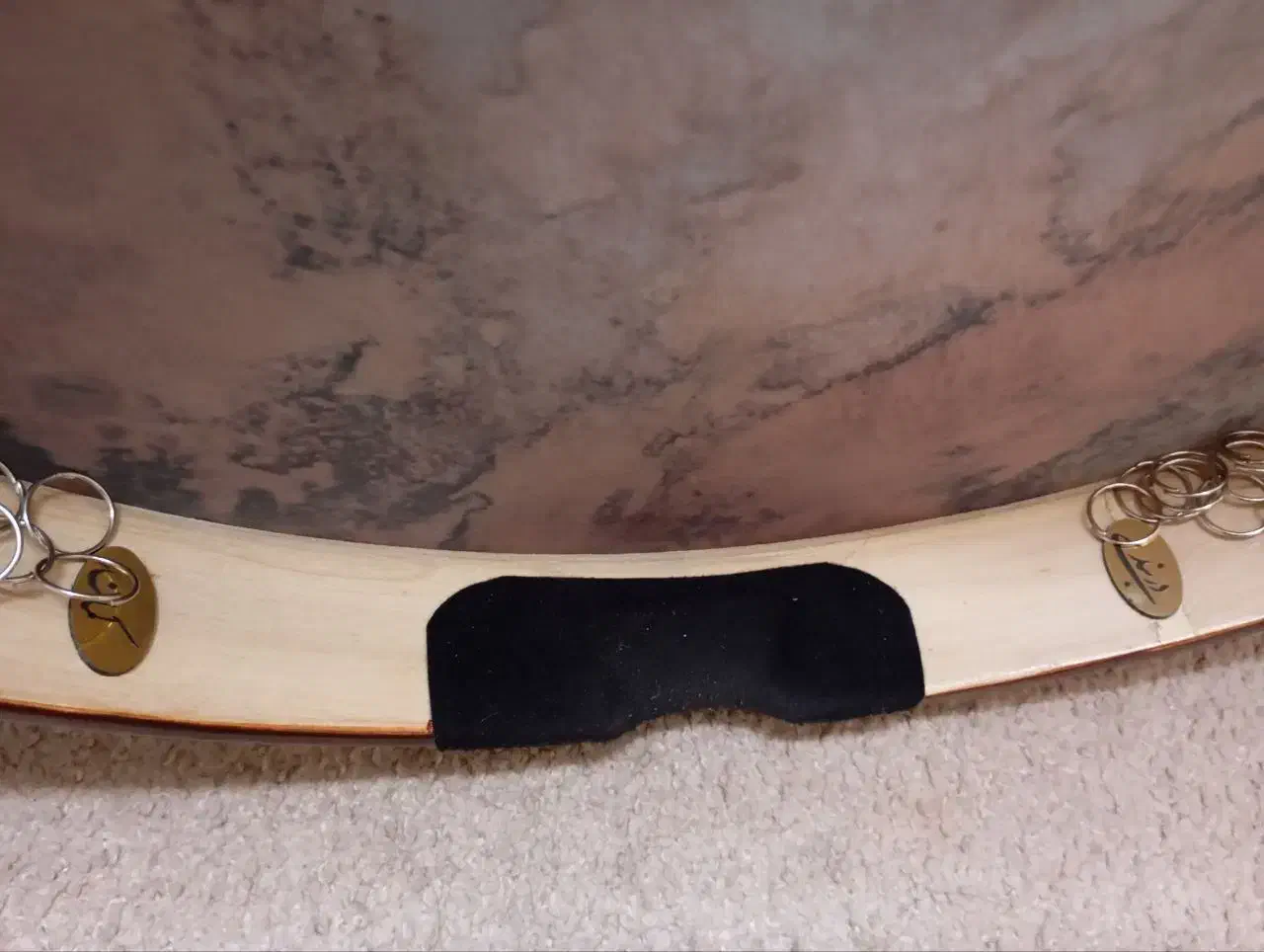 دف دربندی (کمان) آکبند|سازهای سنتی|زاهدان, |دیوار