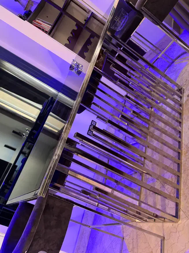 میز بار تمام استیل لاکچری به همراه آینه و صندلی|مبلمان خانگی و میز عسلی|تهران, سعادتآباد|دیوار