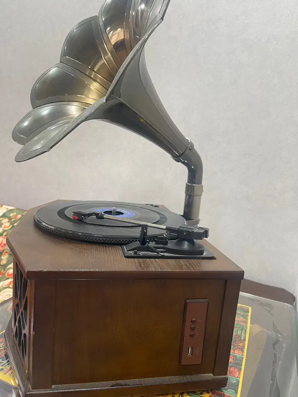 گرامافون|کلکسیون اشیاء عتیقه|کرج, شهرک جهان‌نما|دیوار