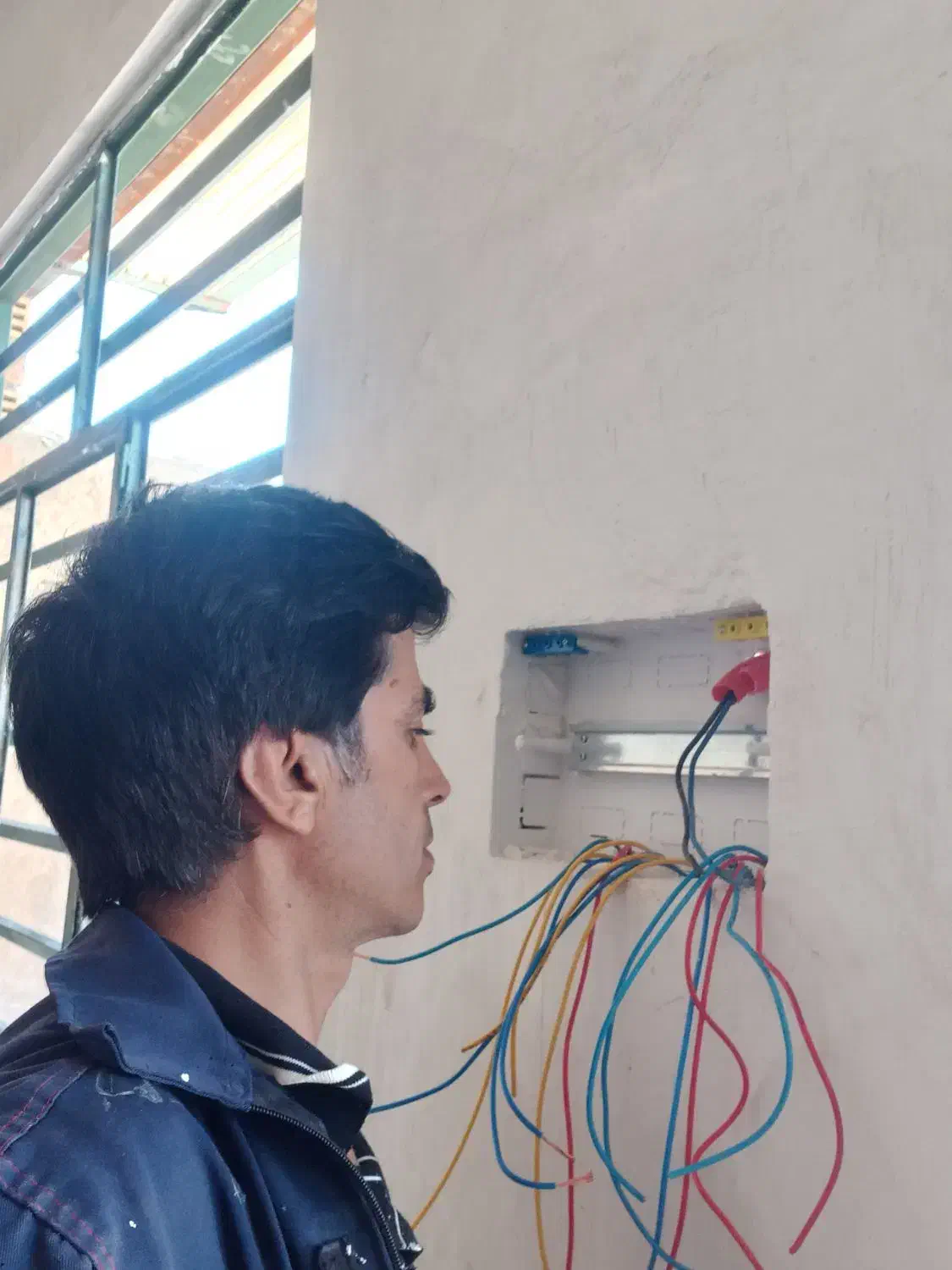 برق کاری ساختمان به صورت کلی و جزعی|خدمات پیشه و مهارت|کوهدشت, |دیوار