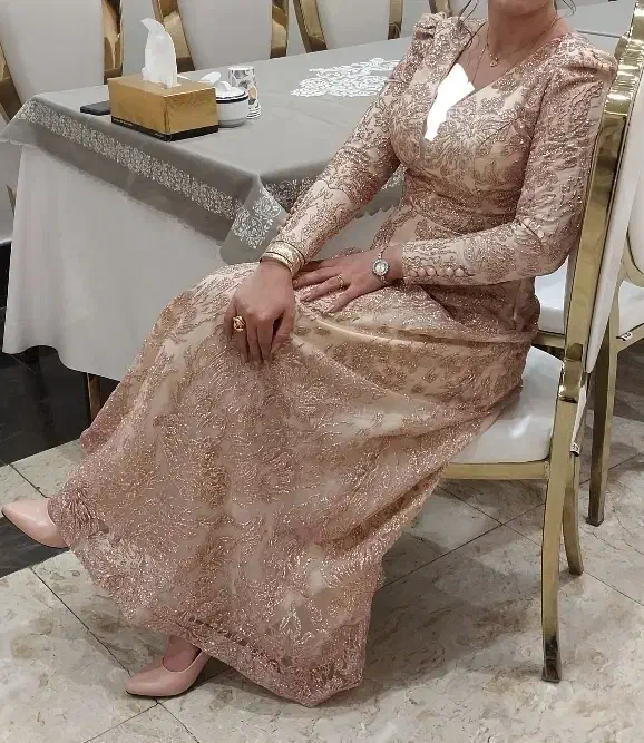 دن مجلسی|لباس|خسروشاه, |دیوار