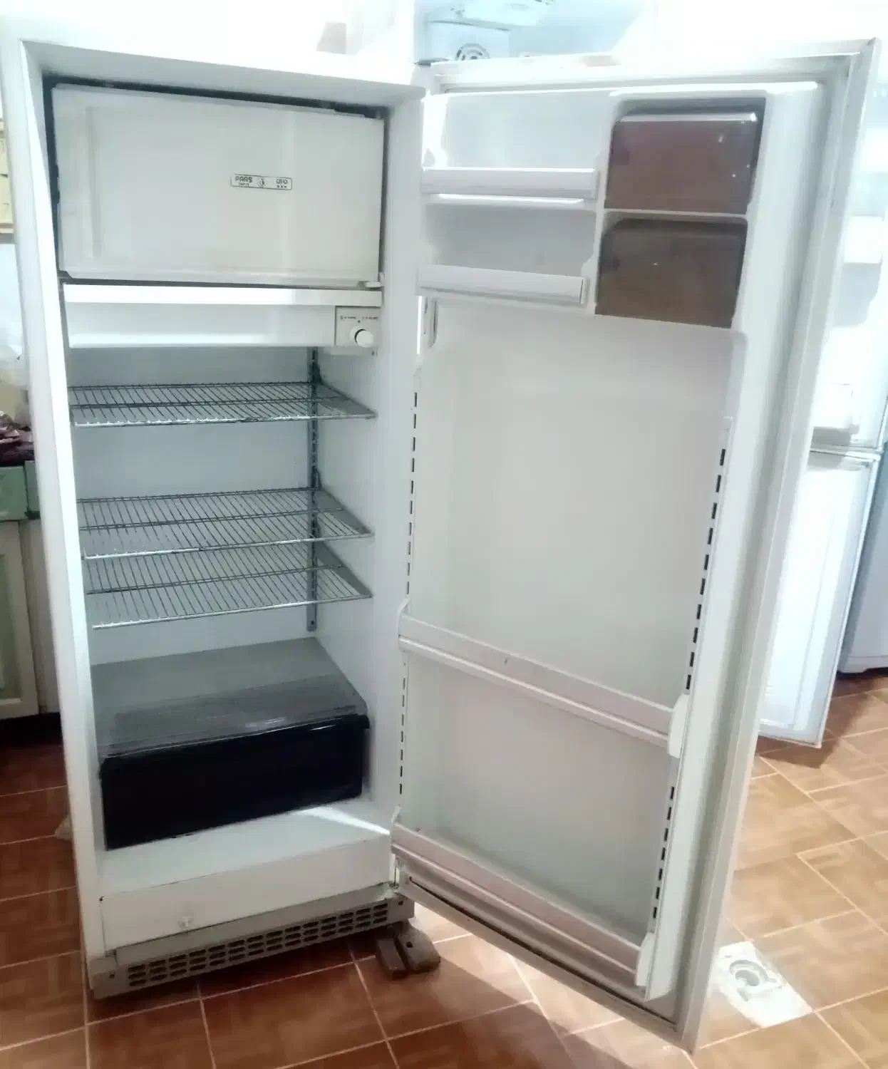 دو عدد یخچال|یخچال و فریزر|بافت, |دیوار