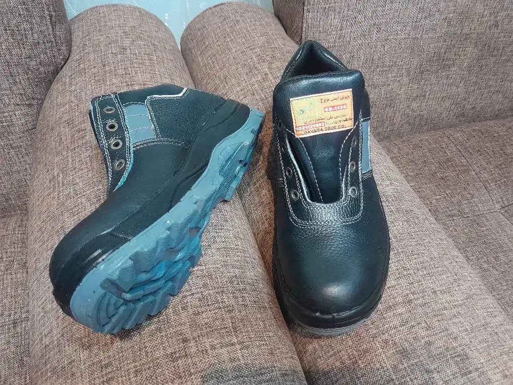 کفش کارایمنی شماره ۴۱|کیف، کفش، کمربند|تالش, هشتپر|دیوار