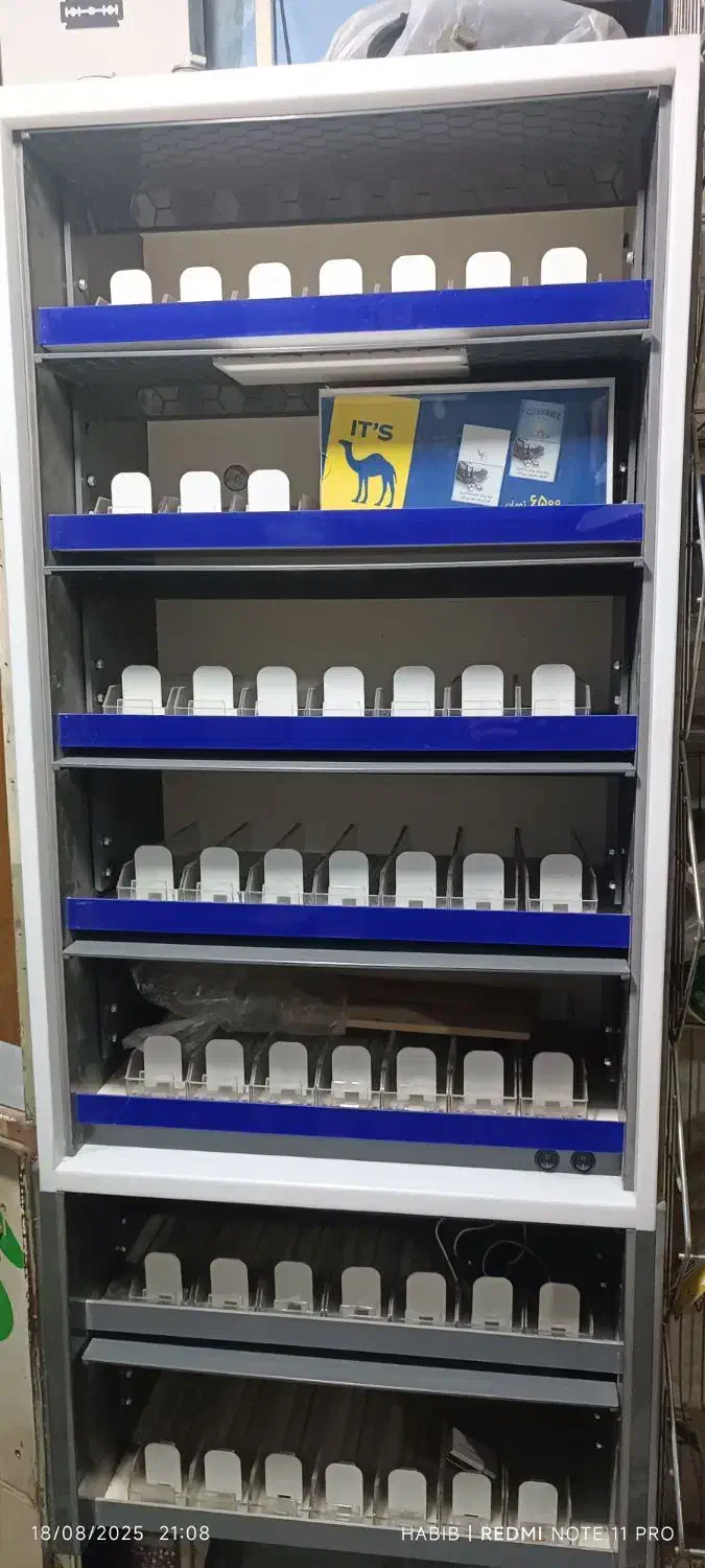 یخچال دو طرف شیشه ای استند سیگار و قفسه مشبک|فروشگاه و مغازه|کرج, شاهین‌ویلا|دیوار