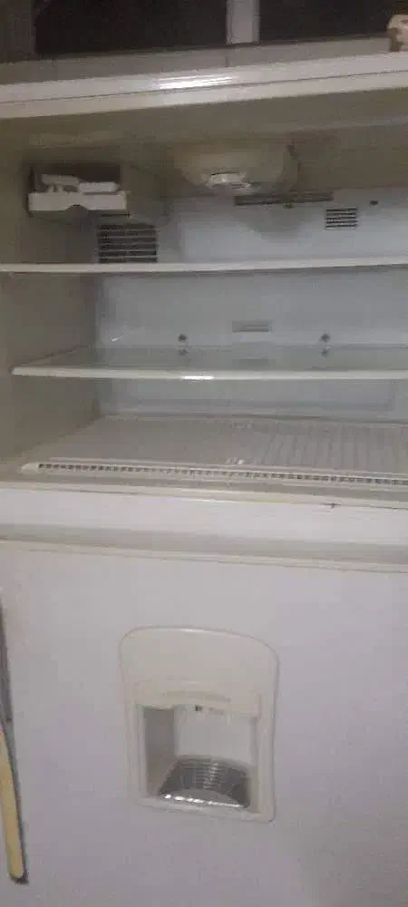 یخچال و فریزر|یخچال و فریزر|فولادشهر, فولادشهر|دیوار