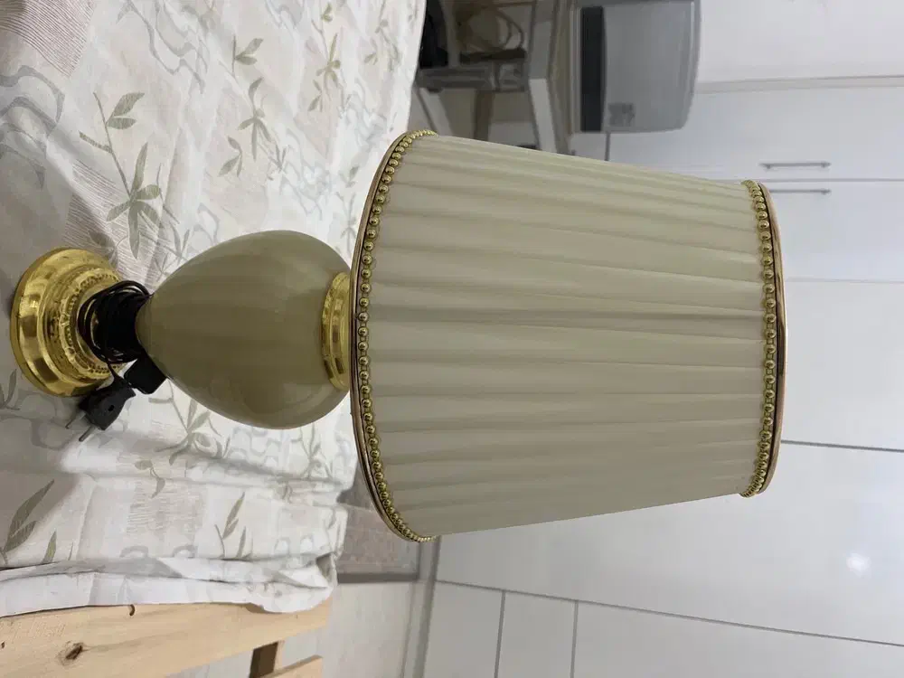 دو عددآباژور بزرگ و کوچیک|چراغ خواب و آباژور|نیشابور, هفده شهریور|دیوار