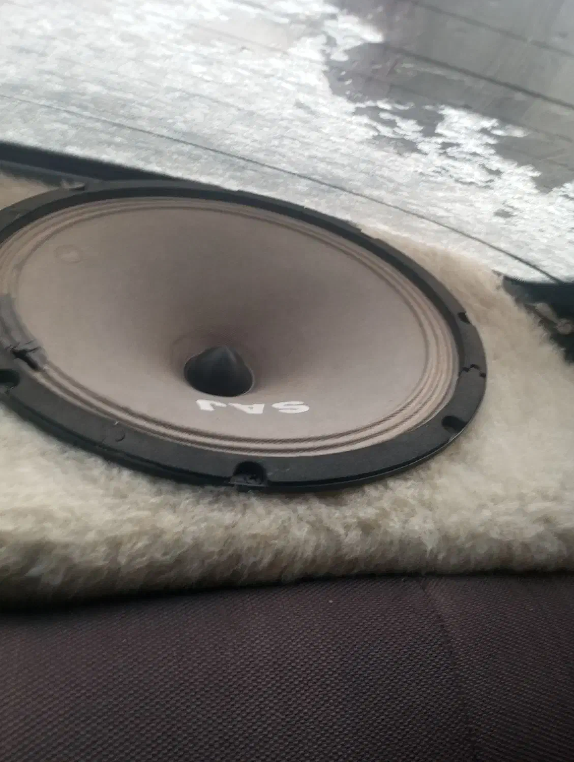 میدرنج 12|صوتی و تصویری|صحنه, |دیوار