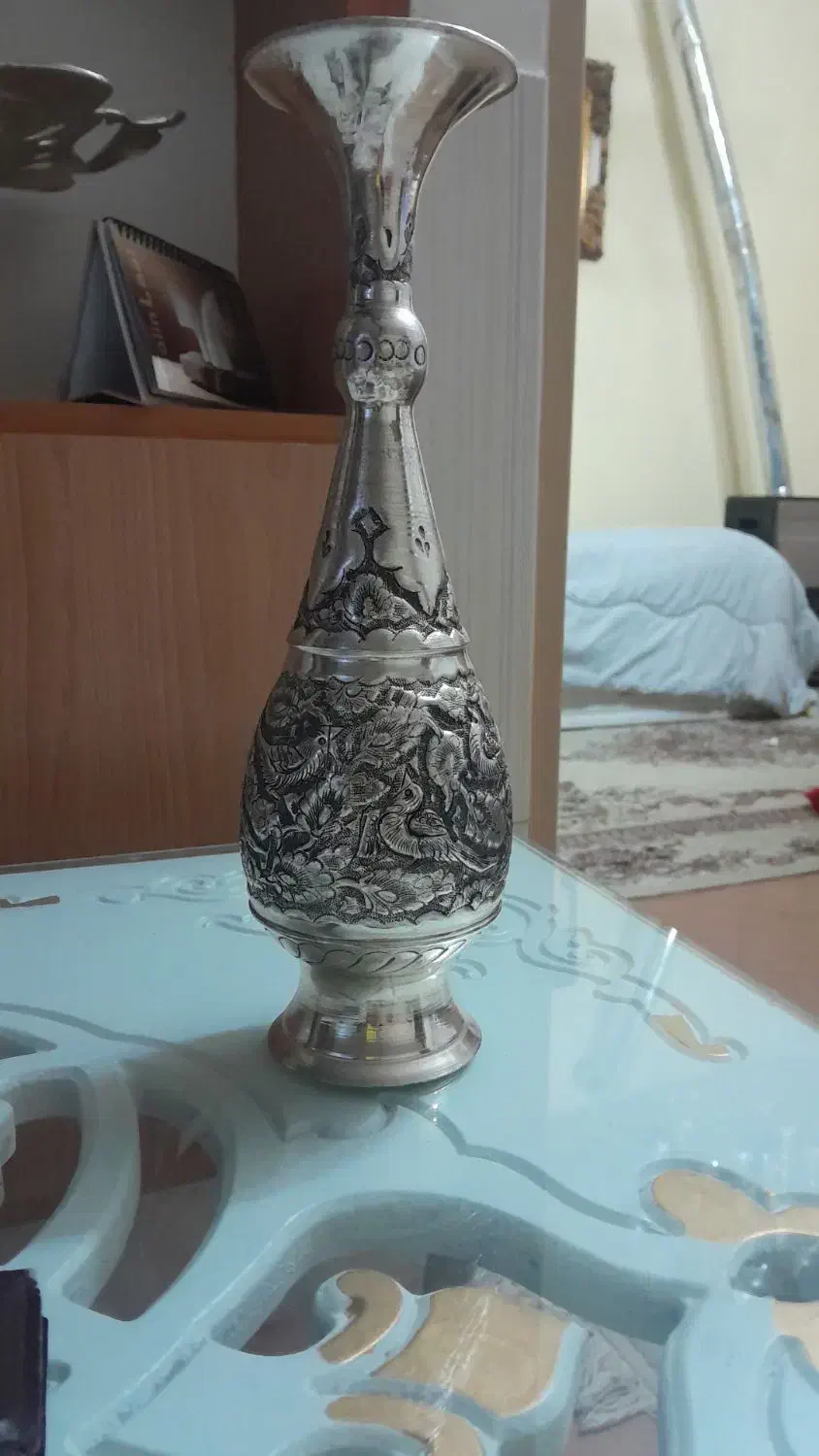 گلدان  مسی قلم زنی|کلکسیون اشیاء عتیقه|اصفهان, خانه اصفهان|دیوار