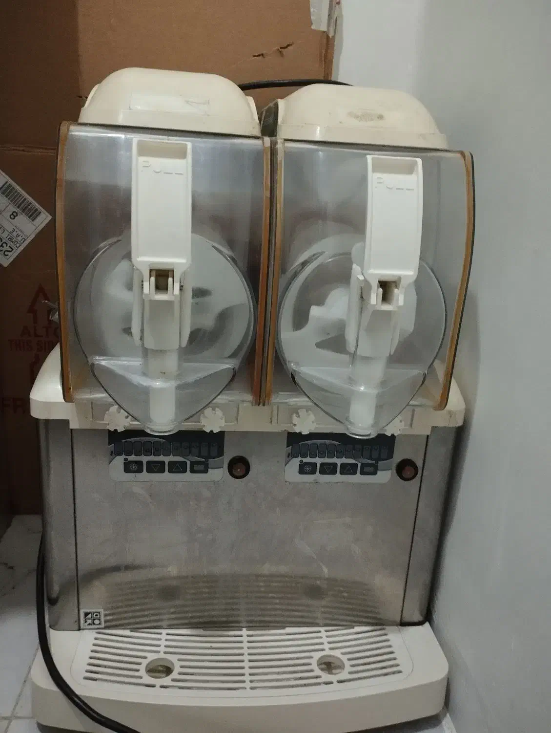 دستگاه یخ در بهشت|کافیشاپ و رستوران|بندرعباس, |دیوار