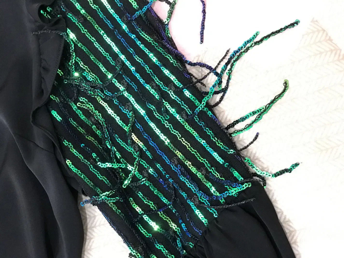 پیراهن مجلسی|لباس|قائم‌شهر, |دیوار