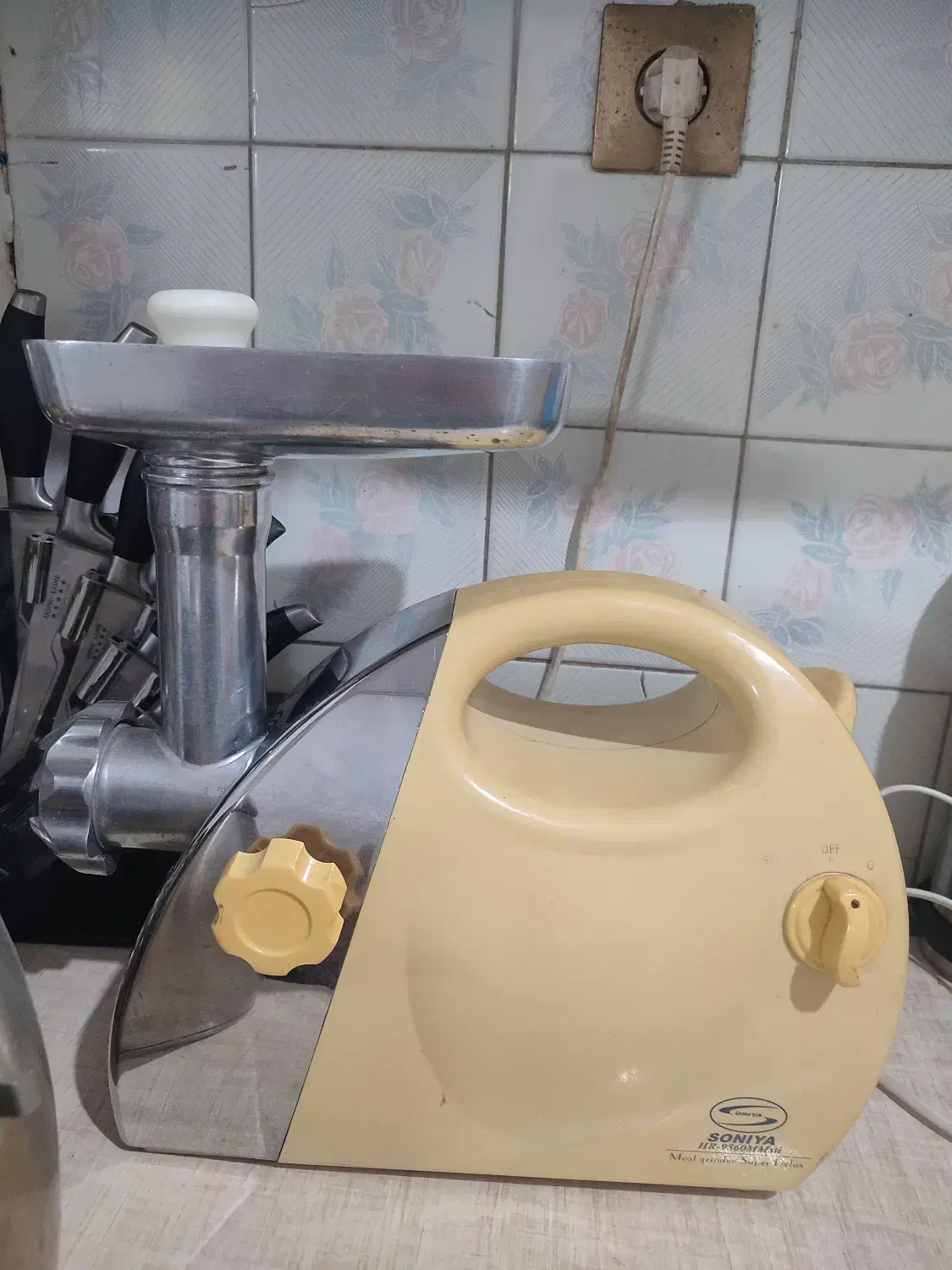 چرخ گوشت|خردکن، آسیاب، غذاساز|قم, چهل درخت‎|دیوار