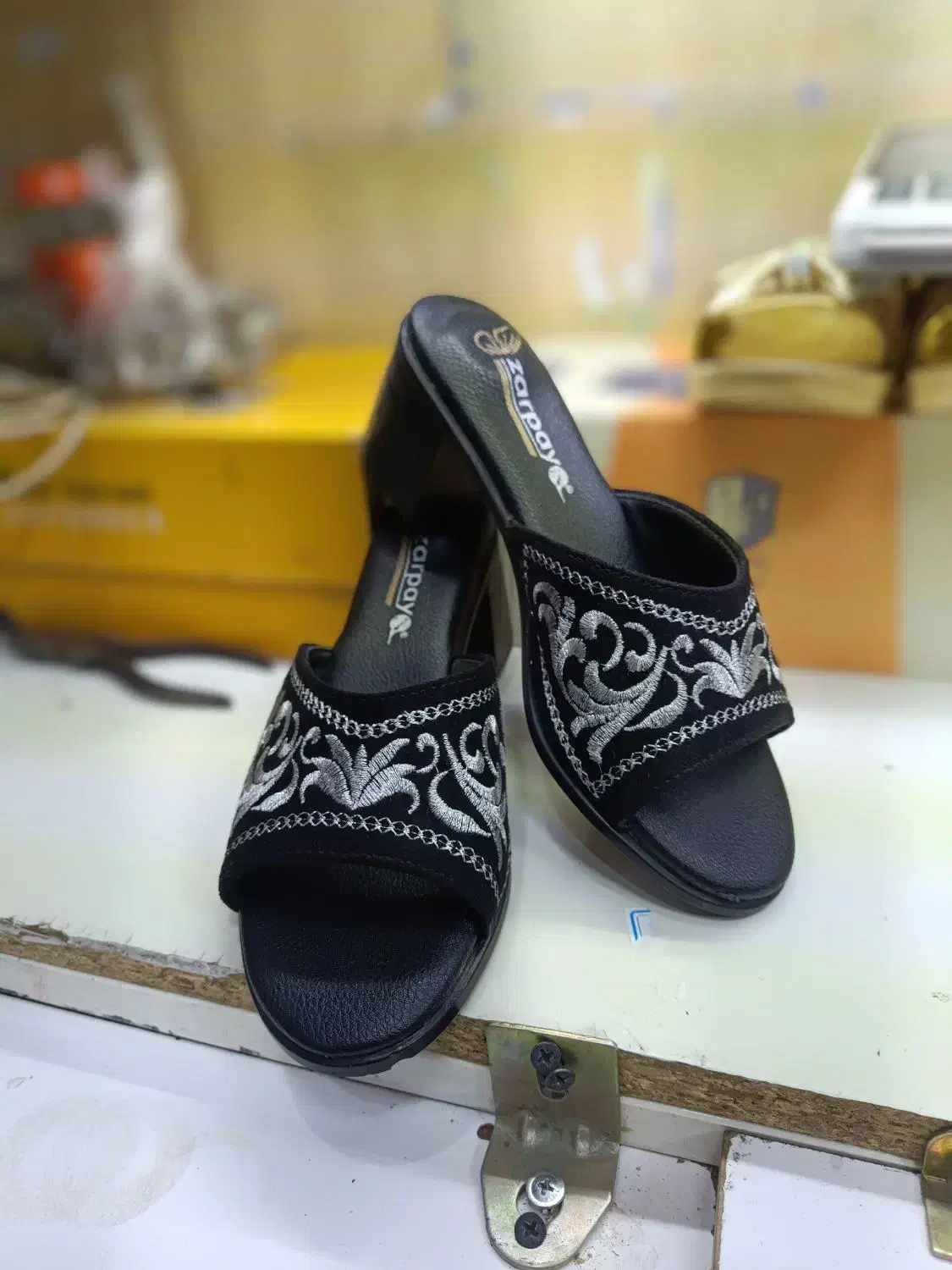 دمپای مجلسی|کیف، کفش، کمربند|مریوان, |دیوار