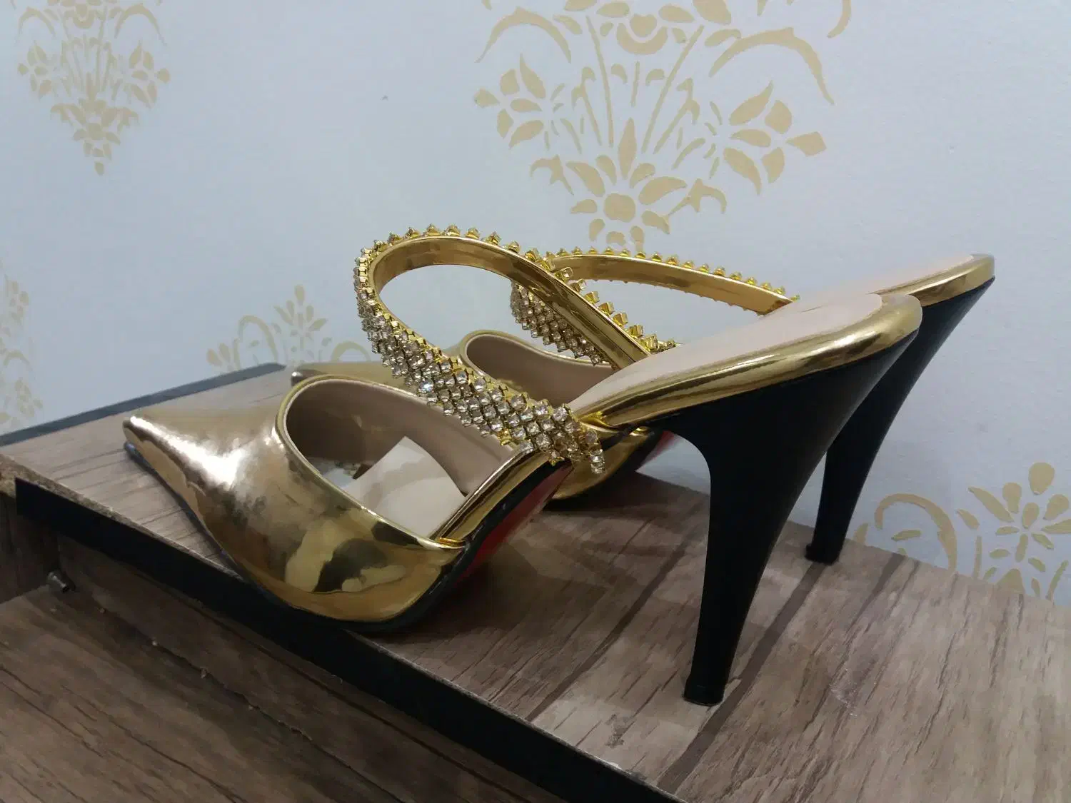 اشیای عتتیق|کلکسیون اشیاء عتیقه|فولادشهر, A2|دیوار